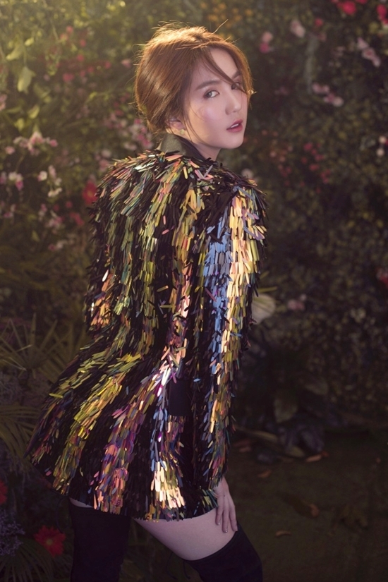 Ngọc Trinh hóa công chúa trong rừng